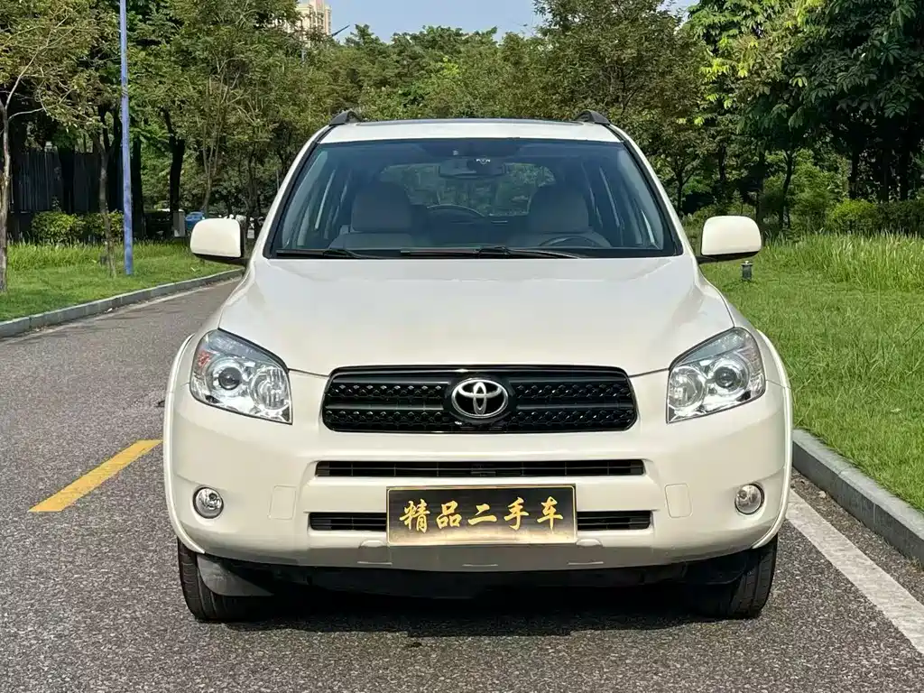 Toyota RAV4 — миниатюра 2