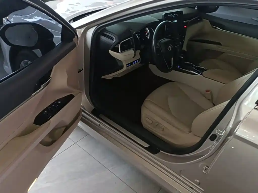 Toyota Camry — миниатюра 16