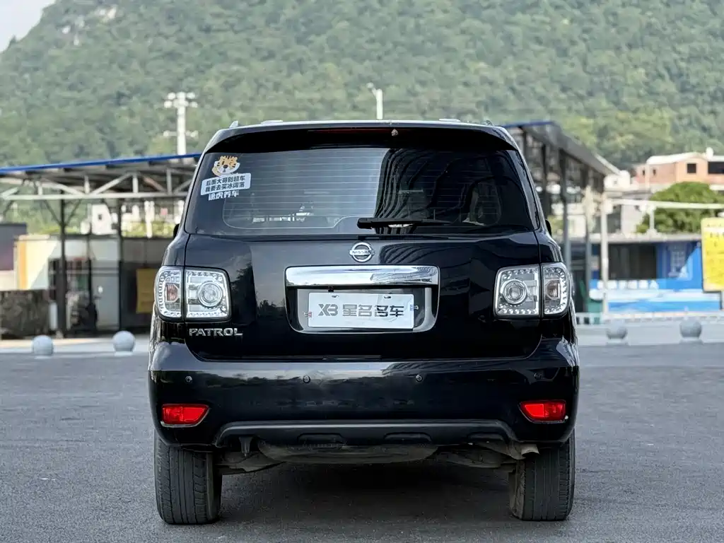 Nissan Patrol — миниатюра 14
