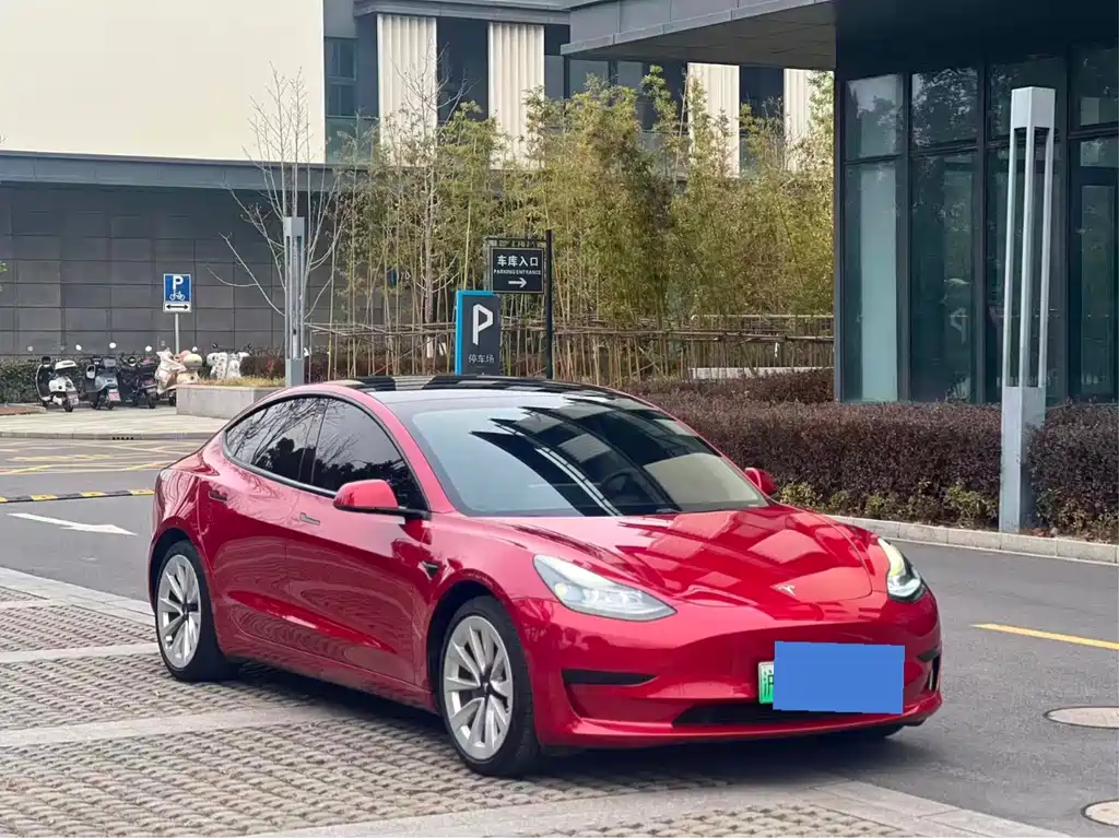 TESLA MODEL 3