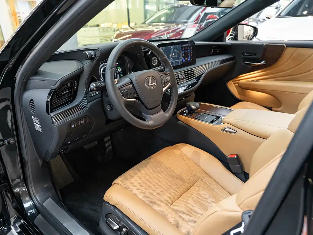 Lexus LS — миниатюра 9