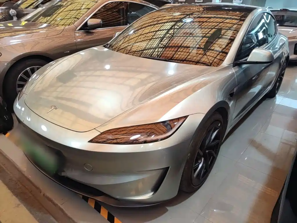 Tesla Model 3 — миниатюра 2