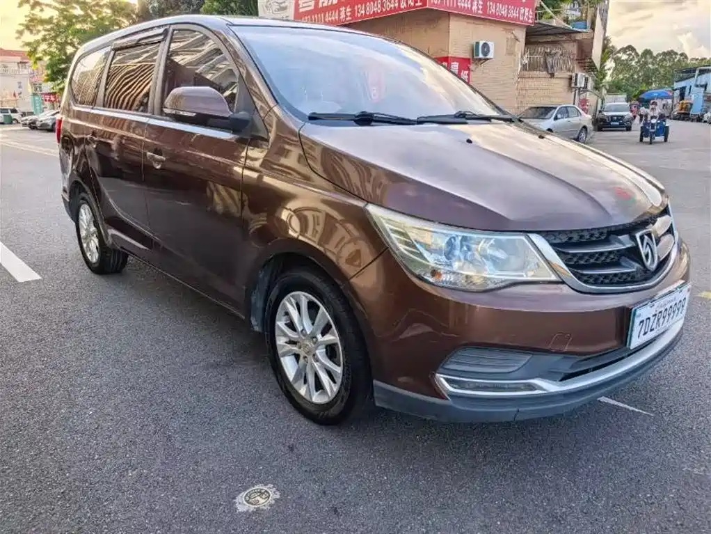Baojun 730 2016 1.5L MT 7 мест