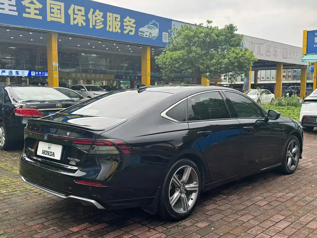 Honda Accord — миниатюра 7
