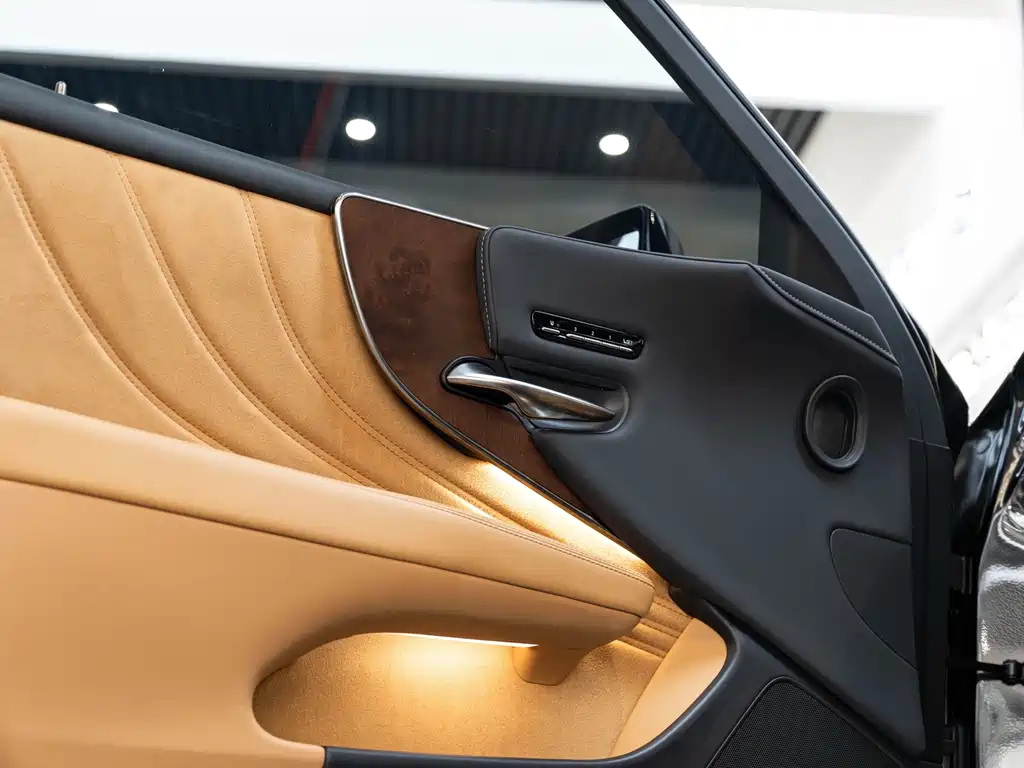 Lexus LS — миниатюра 19