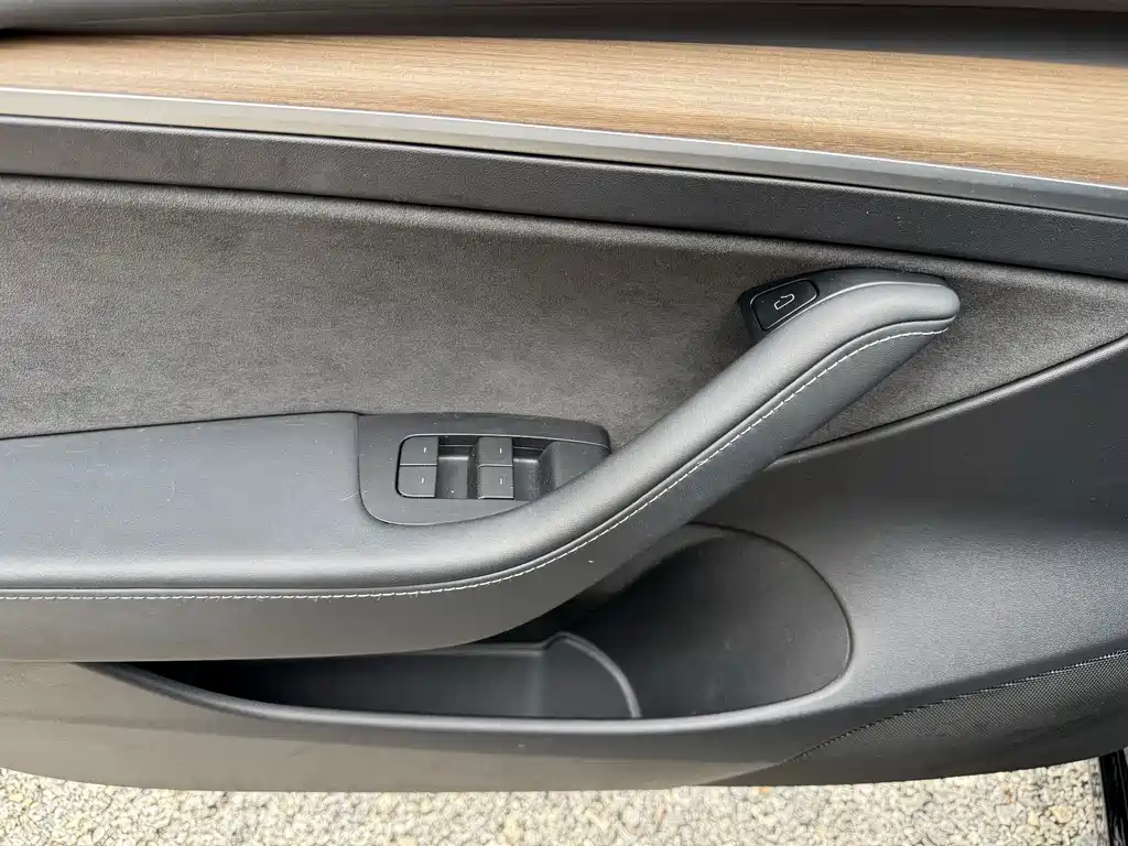Tesla Model 3 — миниатюра 20