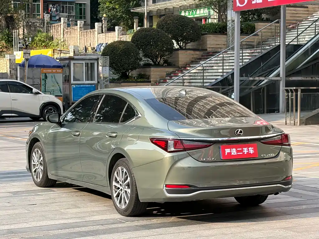 Lexus ES — миниатюра 9