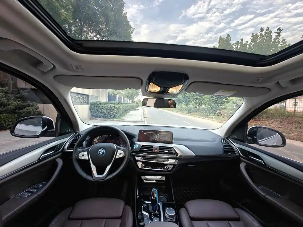 BMW iX3 — миниатюра 16