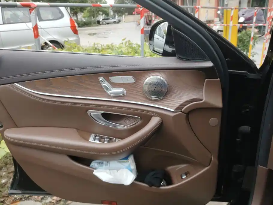 Mercedes-Benz E-Class — миниатюра 7