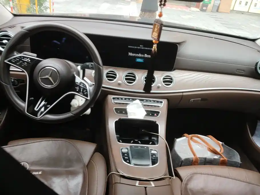 Mercedes-Benz E-Class — миниатюра 12