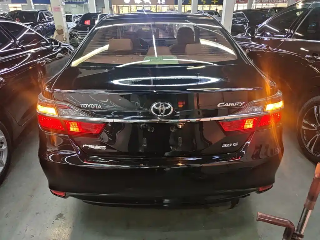 Toyota Camry — миниатюра 6