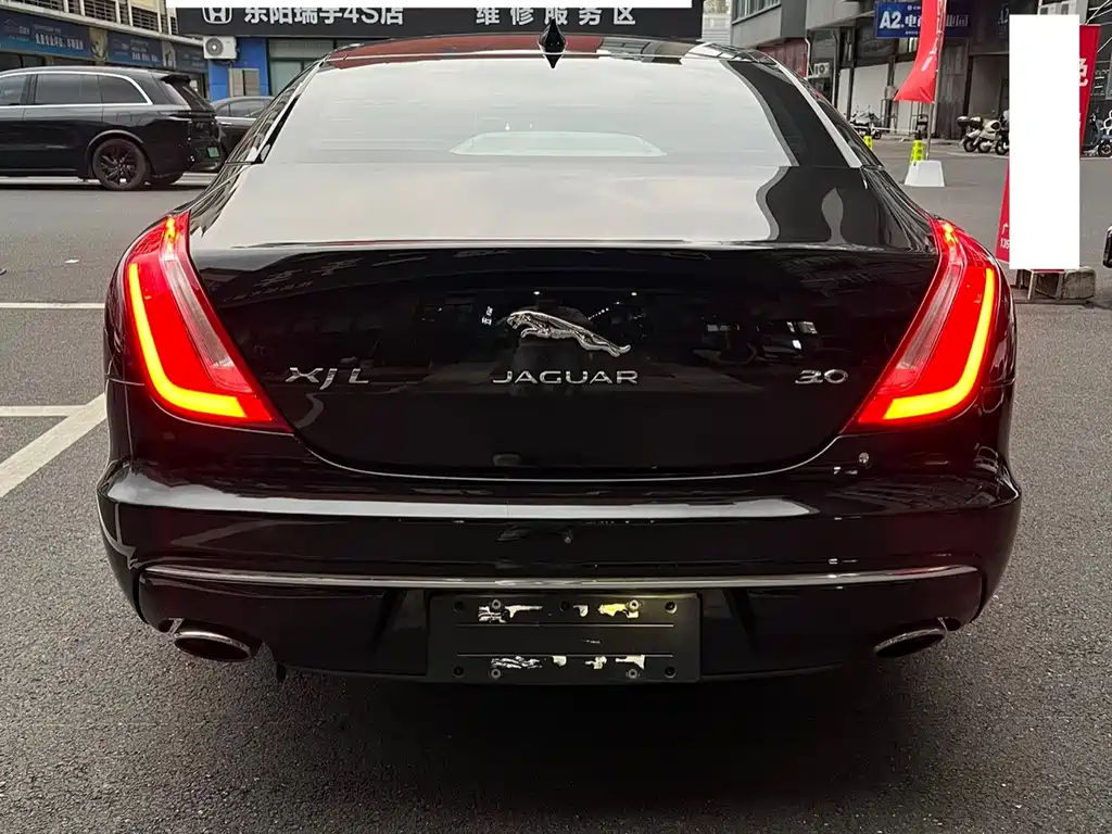 Jaguar XJ — миниатюра 15