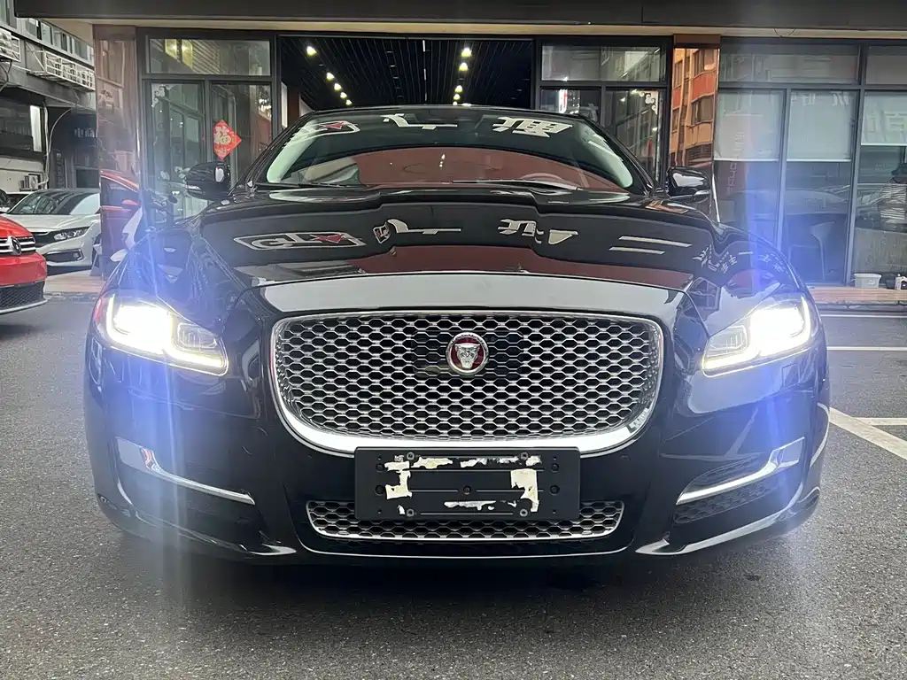 Jaguar XJ — миниатюра 2