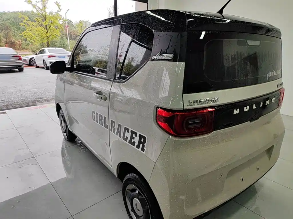 Wuling MINIEV — миниатюра 5