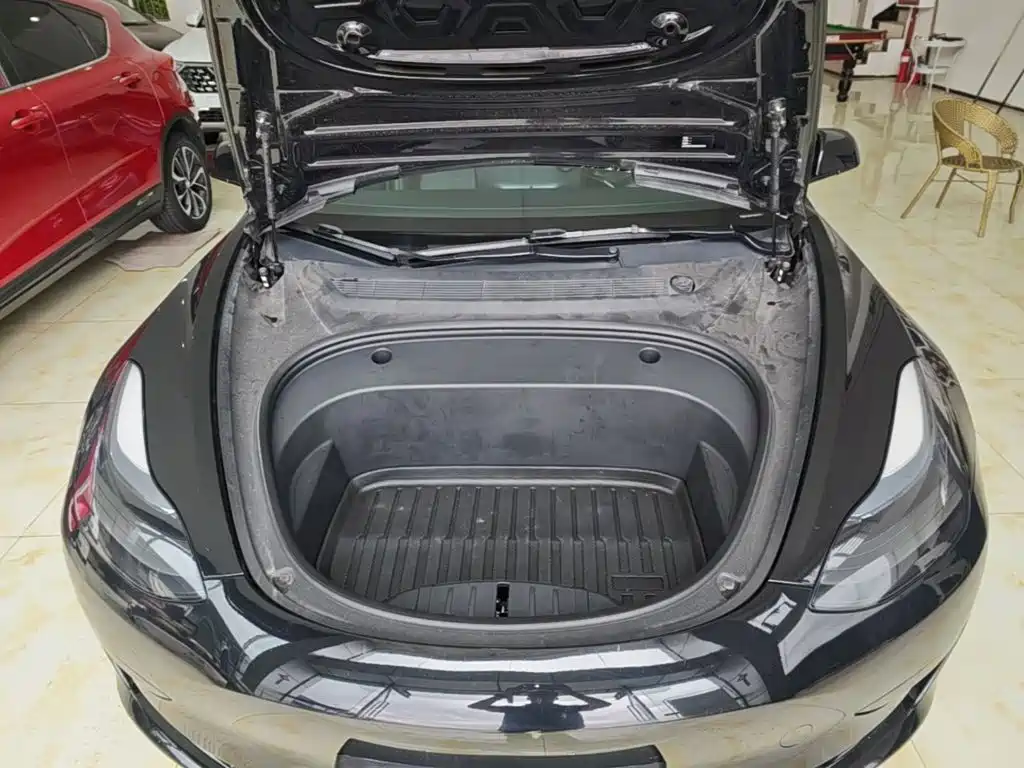 Tesla Model 3 — миниатюра 20