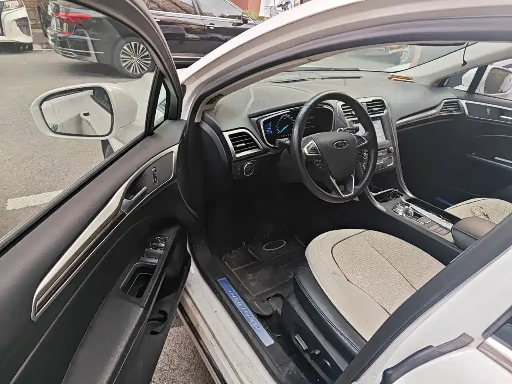 Ford Mondeo — миниатюра 12