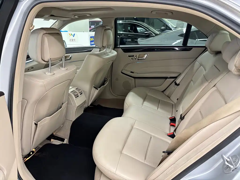 Mercedes-Benz E-Class — миниатюра 9