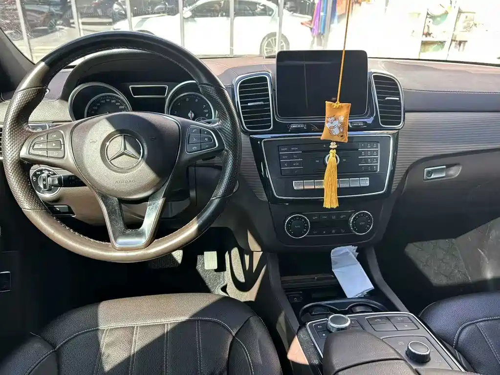 Mercedes-Benz GLE (Import) — миниатюра 4