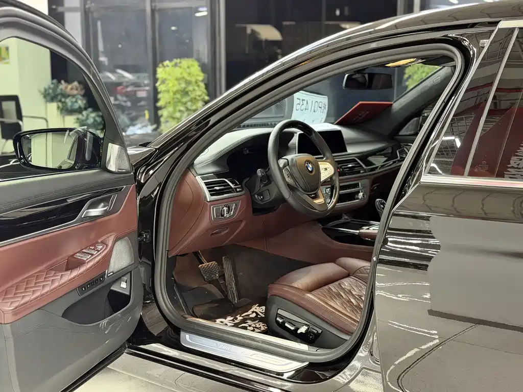BMW 7 Series — миниатюра 8