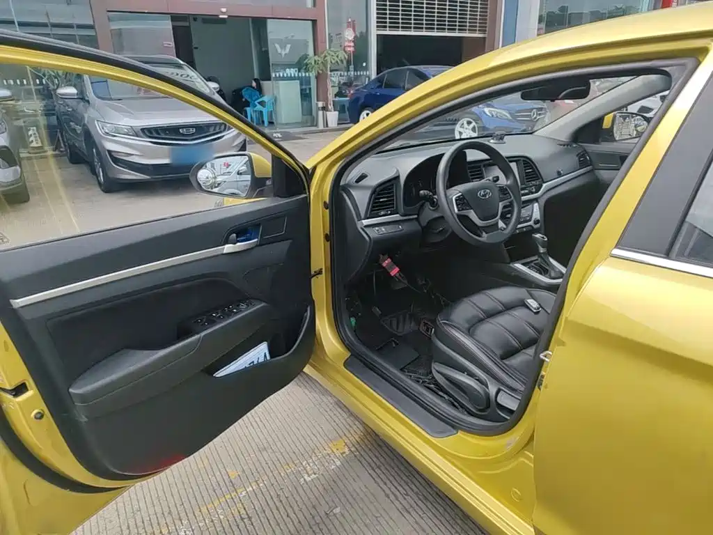 Hyundai Elantra — миниатюра 16