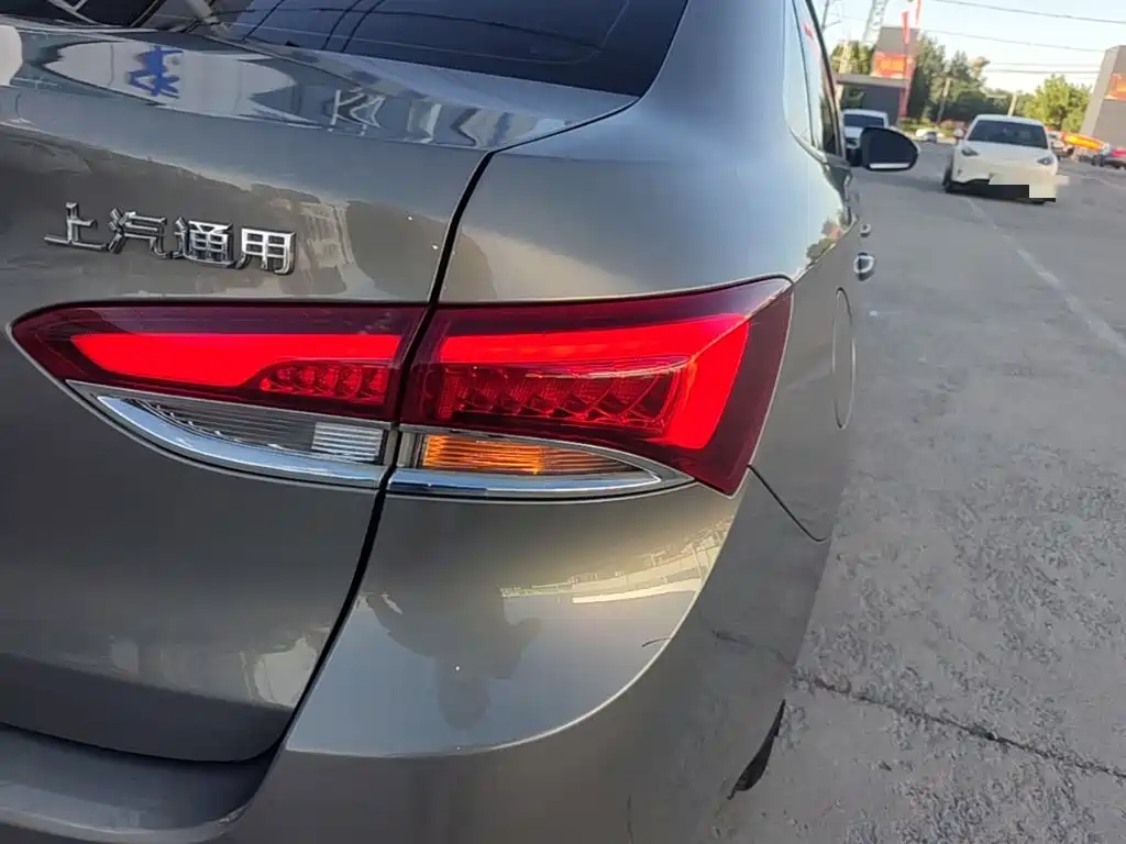 Buick Excelle — миниатюра 8