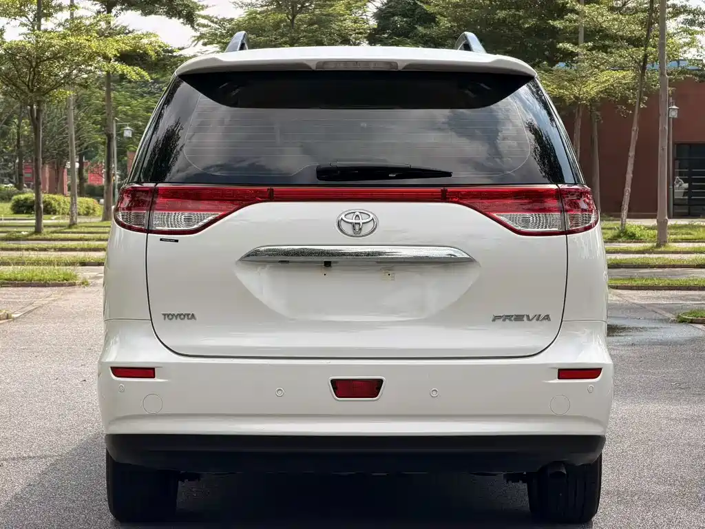 Toyota Previa — миниатюра 4