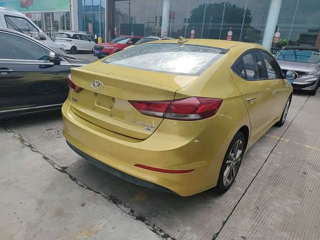Hyundai Elantra — миниатюра 7