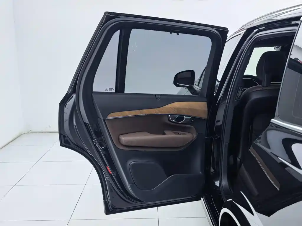 Volvo XC90 — миниатюра 24