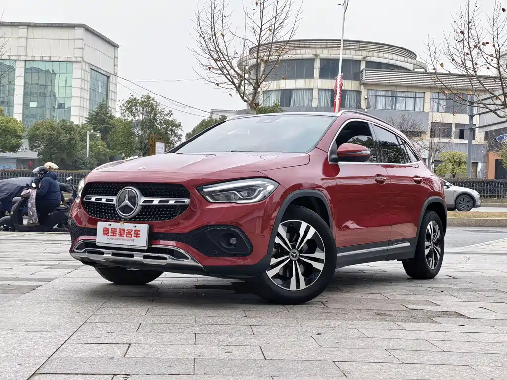 MERCEDES-BENZ GLA