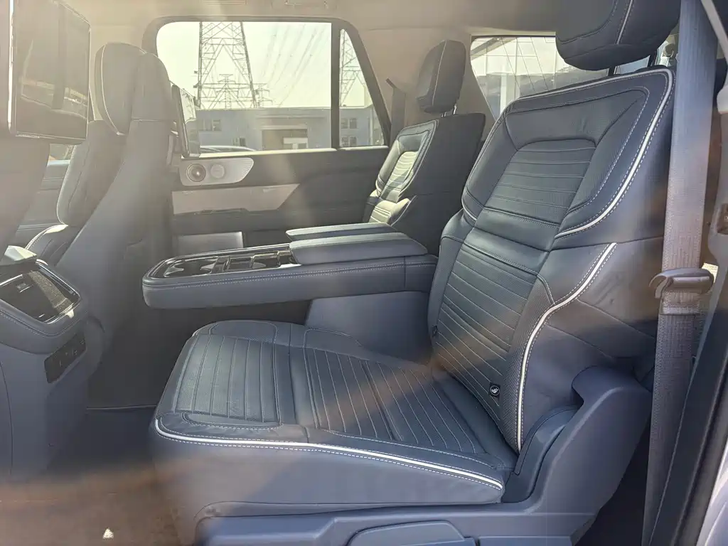 Lincoln Navigator — миниатюра 13