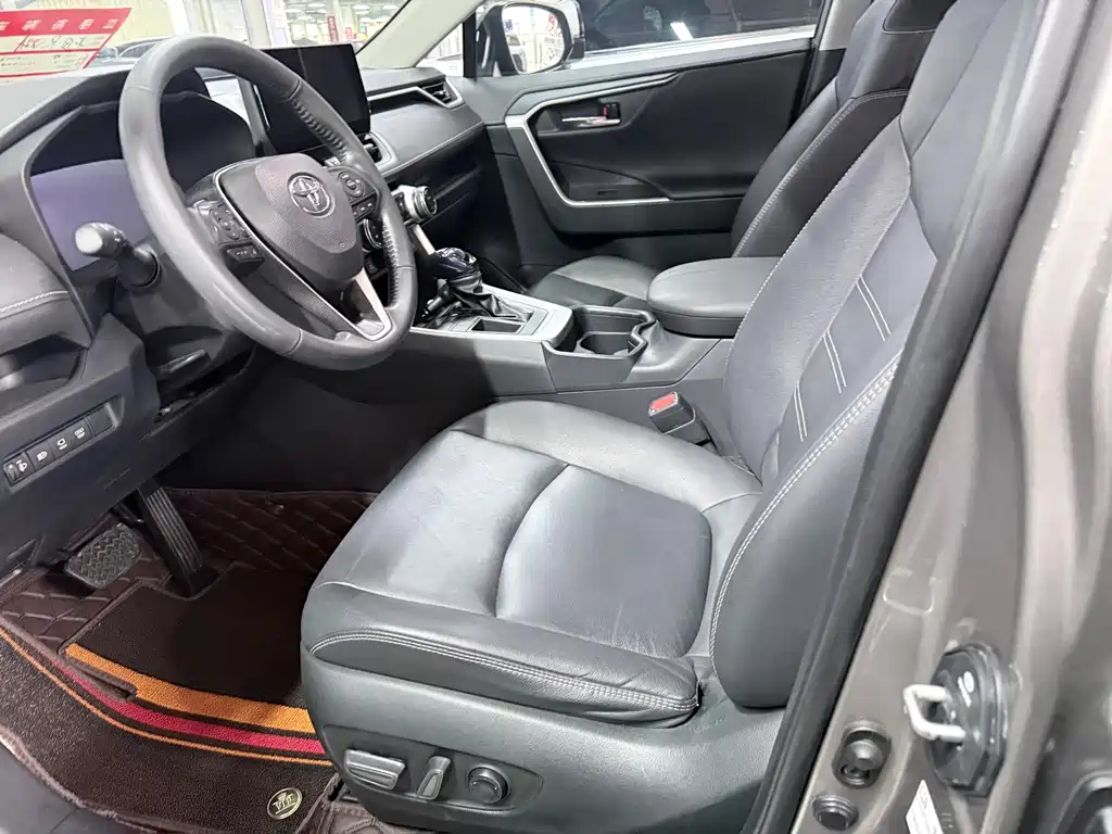Toyota RAV4 2024 2.0L CVT Plus