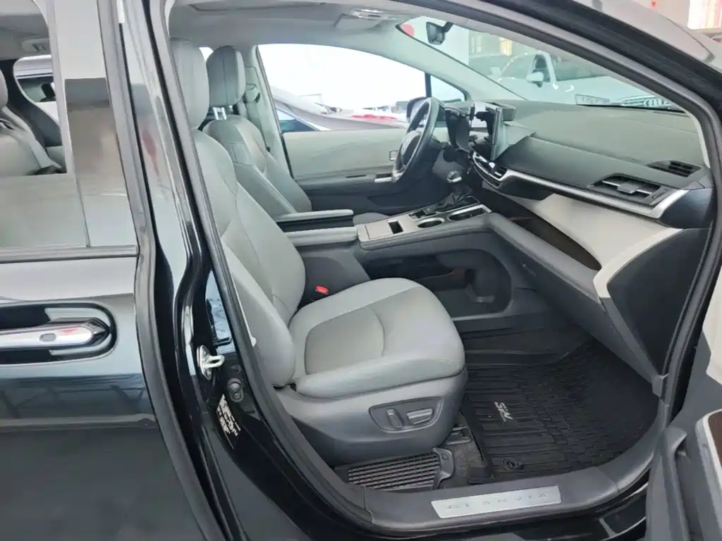 Toyota Granvia — миниатюра 25
