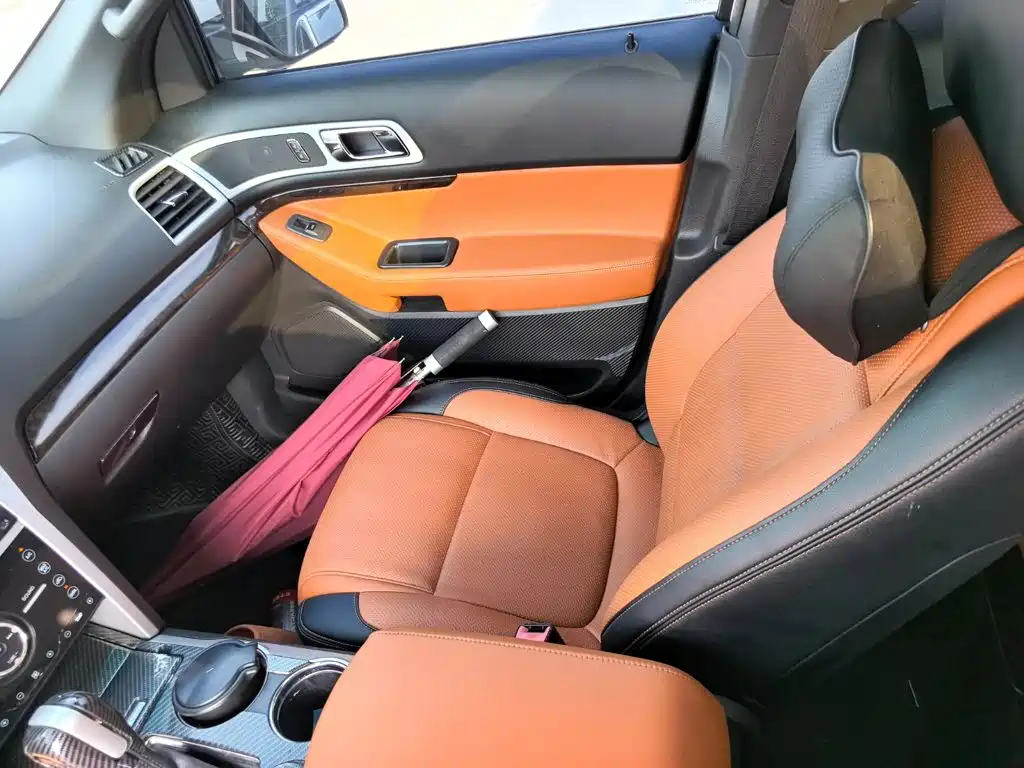 Ford Explorer (Import) — миниатюра 12
