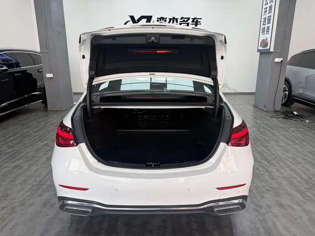 Mercedes-Benz C-Class — миниатюра 12