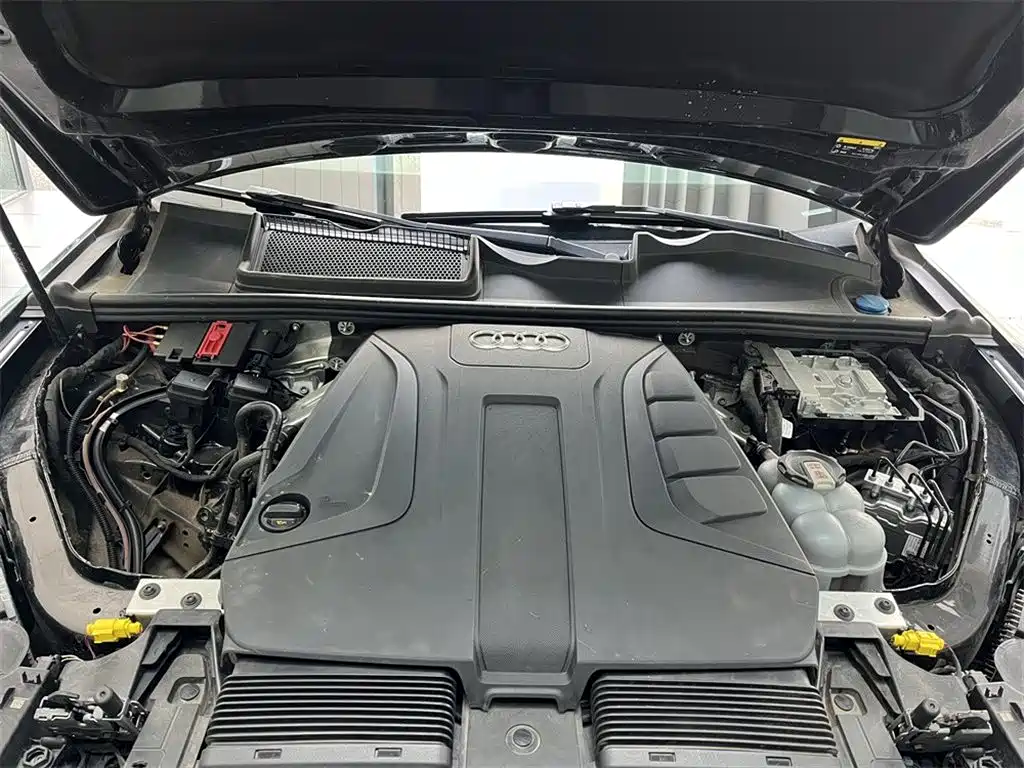 Audi Q7 2023 45 TFSI quattro S line Sport