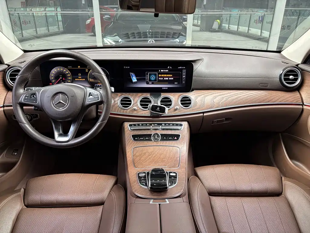 MERCEDES-BENZ E CLASS