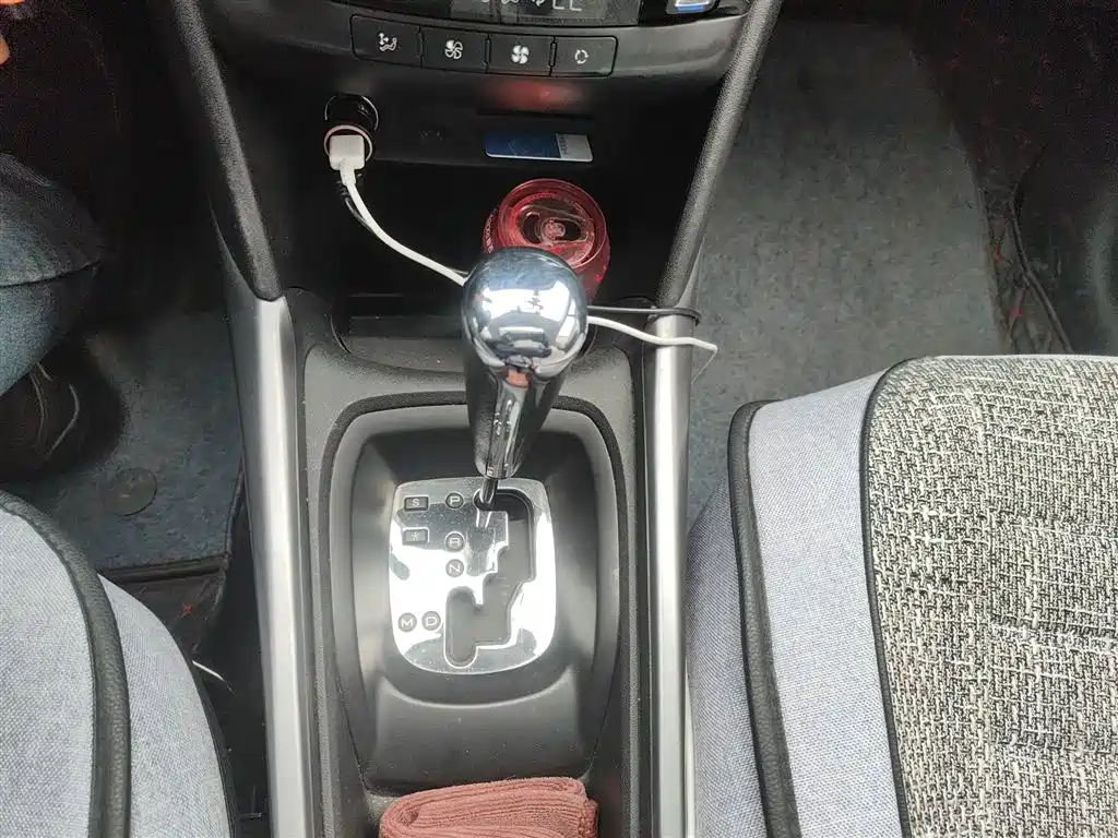 Peugeot 2008 2014 1.6L AT Fashion