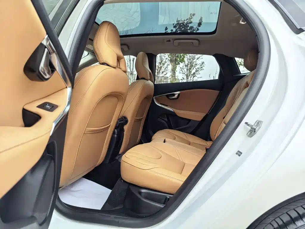 Volvo V40 — миниатюра 7