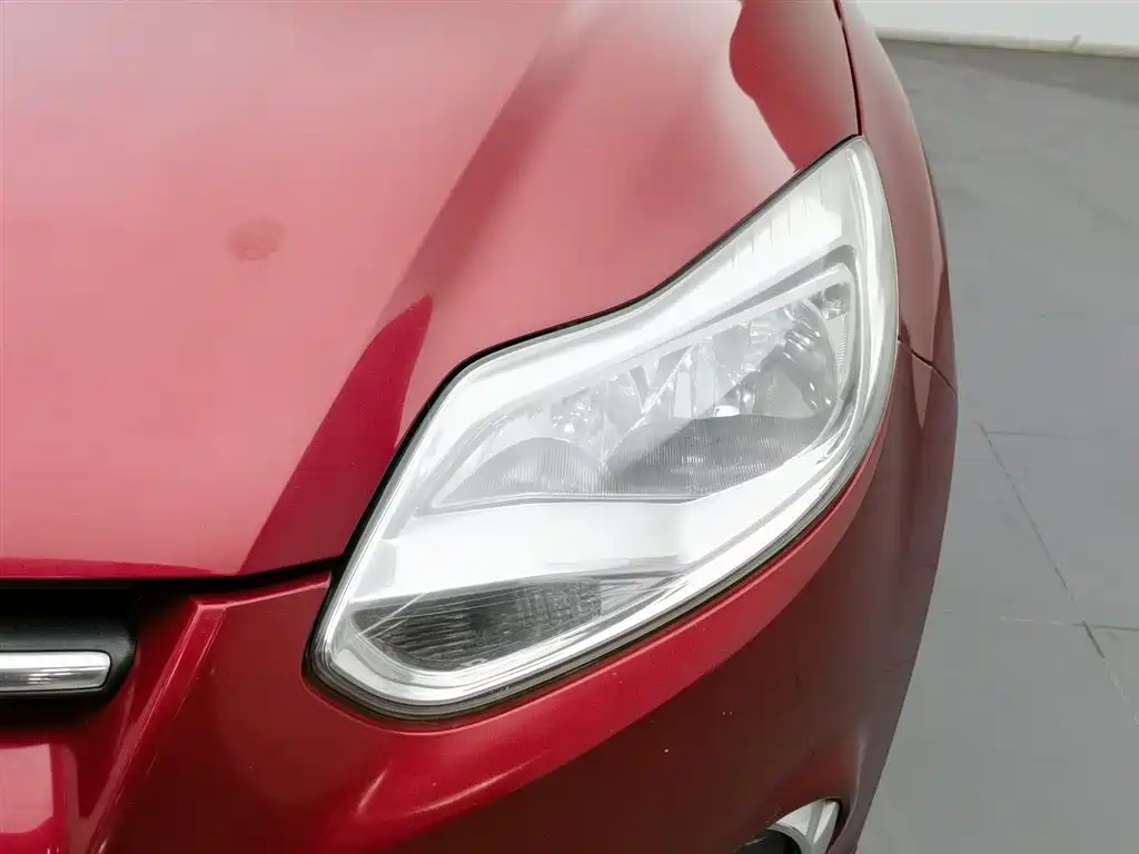 Ford Focus 2012 1.6L AT