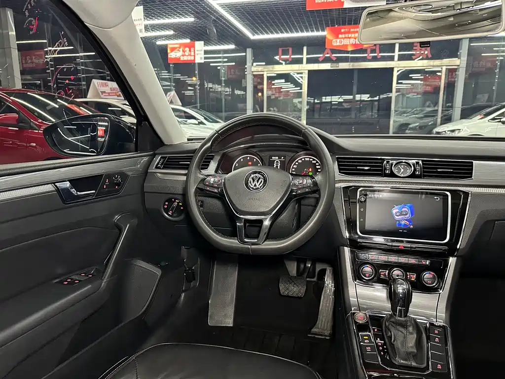 VOLKSWAGEN PASSAT