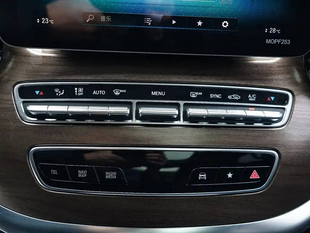 MERCEDES-BENZ V CLASS