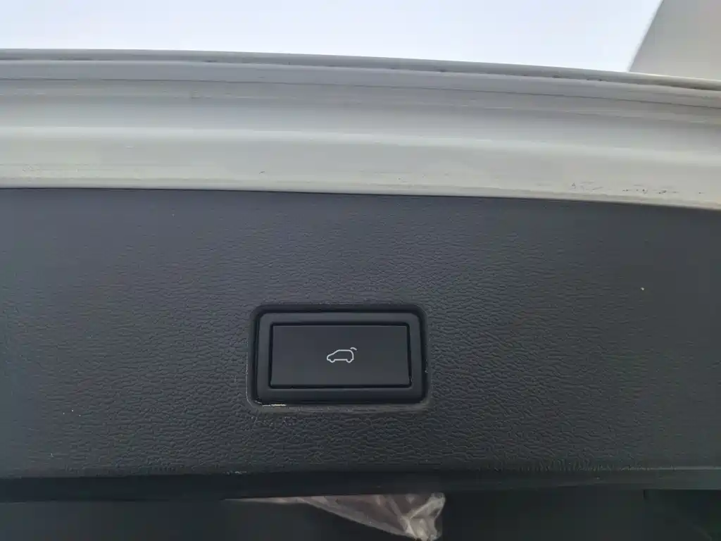 VOLKSWAGEN T ROC EXPLORING SONGS