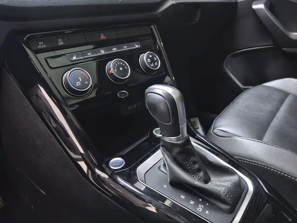 VOLKSWAGEN T ROC EXPLORING SONGS