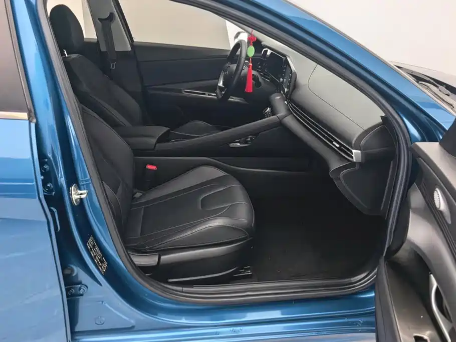 Hyundai Elantra — миниатюра 8