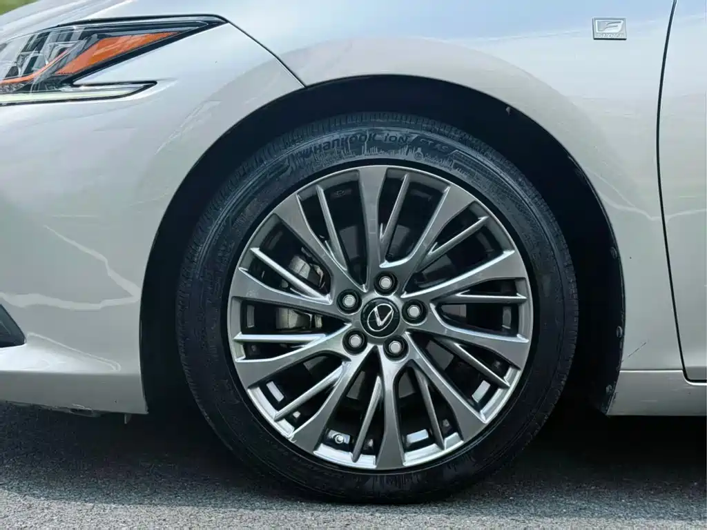 Lexus ES — миниатюра 10