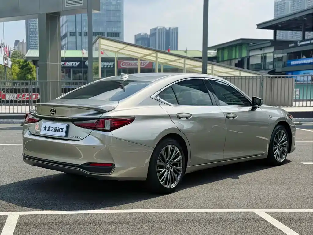 Lexus ES — миниатюра 4