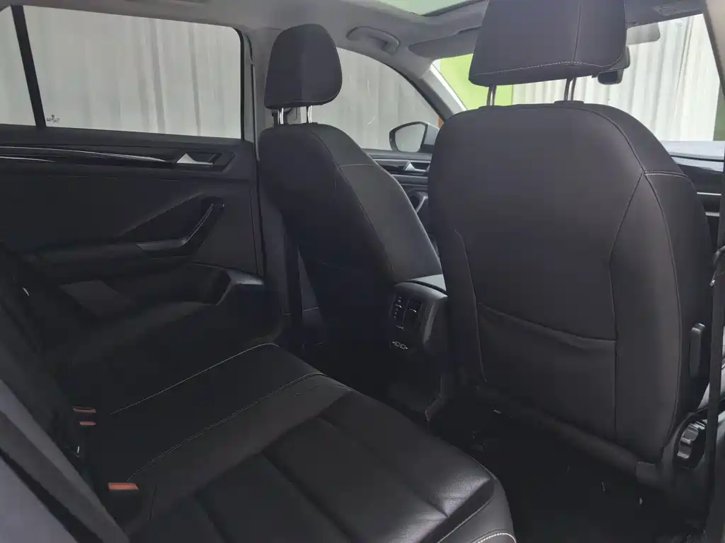 VOLKSWAGEN T ROC EXPLORING SONGS