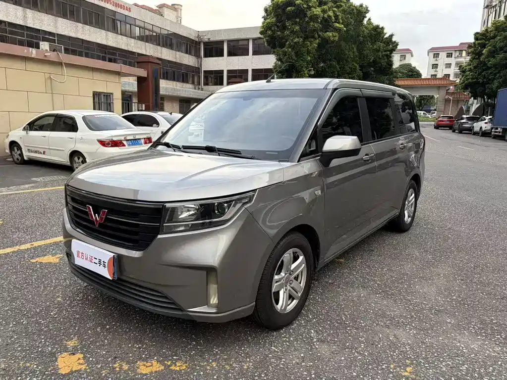 Wuling Hongguang PLUS