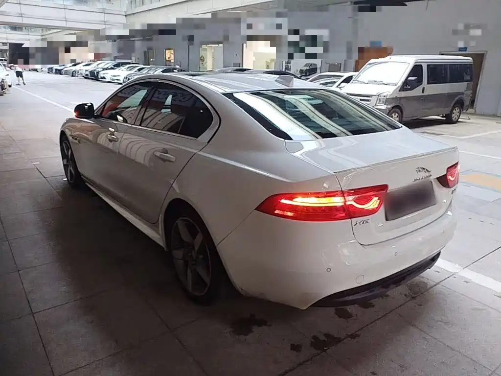 Jaguar XE — миниатюра 5
