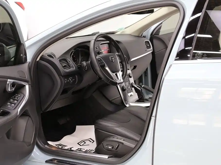 Volvo V40 — миниатюра 5
